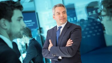 floo OeVP Nehammer WEB Cover // floo.Magazin