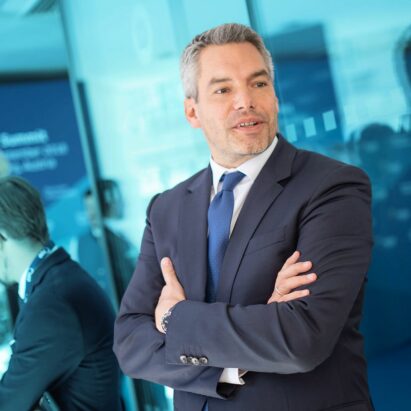 floo OeVP Nehammer WEB Cover // floo.Magazin