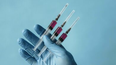 floo COVID Impfstoffe WEB Cover // floo.Magazin