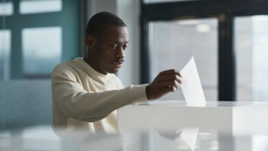 floo Demokratiereport 2022 WEB Cover // floo.Magazin