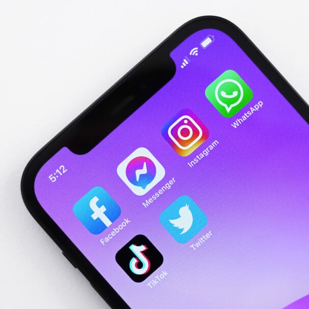 floo WEB Cover Messengerueberwachung // floo.Magazin