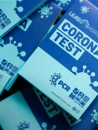 floo COVID Tests Cover 3 // floo.Magazin